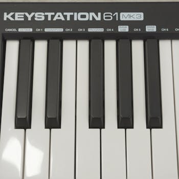 Used M-Audio KEYSTATION 61 MK3 Controllers 61-Key Controllers