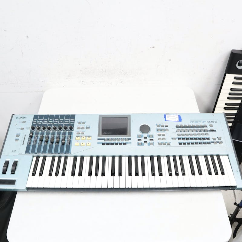 Used Yamaha MOTIF XS6 61 Key Synthesizer