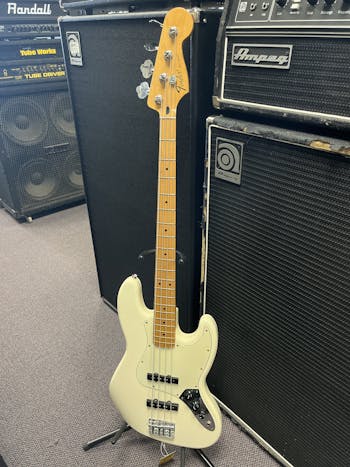 Used Fender JAZZ BASS - MIM Bass Guitars White Bass Guitars