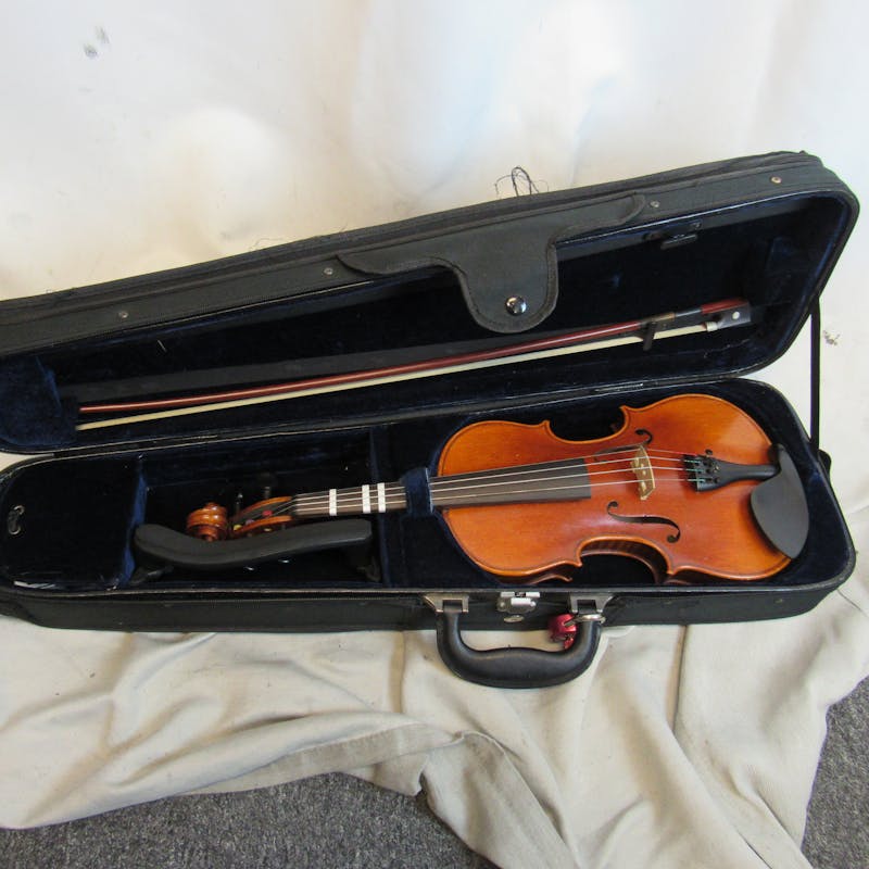 Used TANGLEWOOD 4/4 VIOLIN Violins