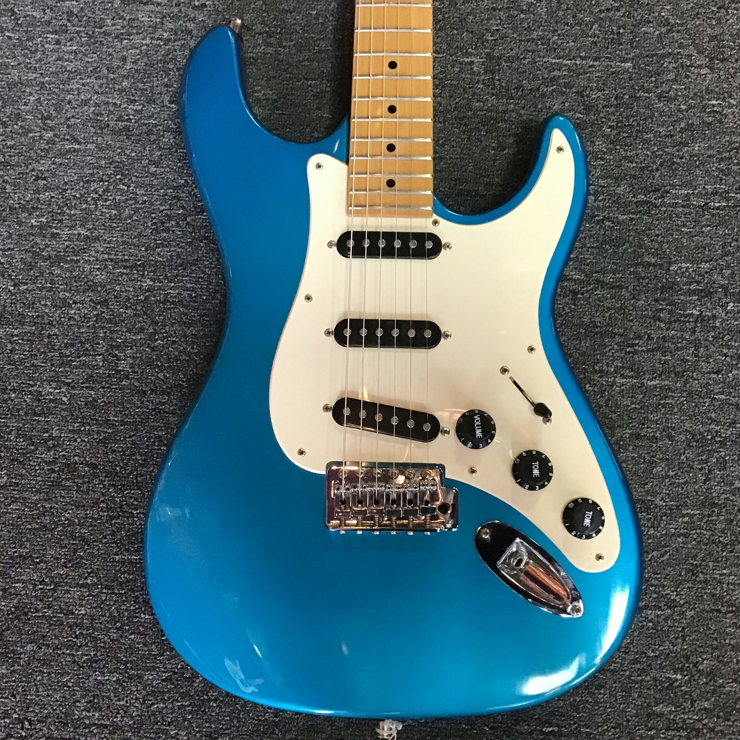 Used Samick VALLEY ARTS CUSTOM PRO S-TYPE Electric Guitars Blue