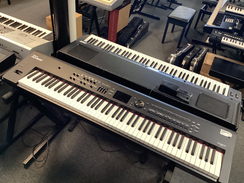 Used Roland RD-800 Digital Pianos 88-key