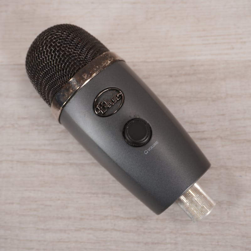 Blue Microphones Yeti Multi-pattern USB Condenser Microphone - Silver