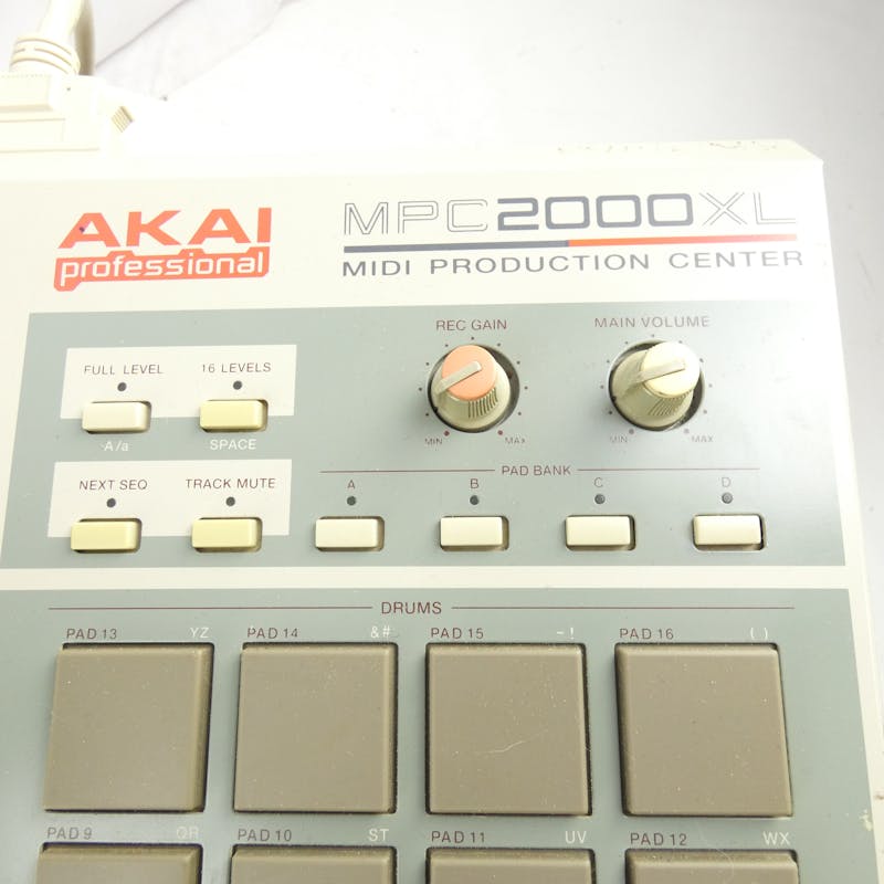 Used Akai MPC2000XL W/STORAGE UNIT Drum Machines