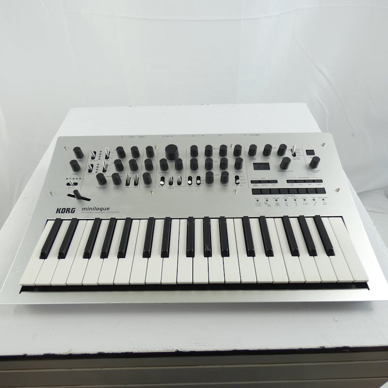 Used Korg MINILOGUE SYNTH W/PWR Synthesizers 49-Key