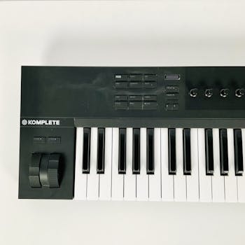 Used Native Instruments KOMPLETE KONTROL A49 Controller 49-Key