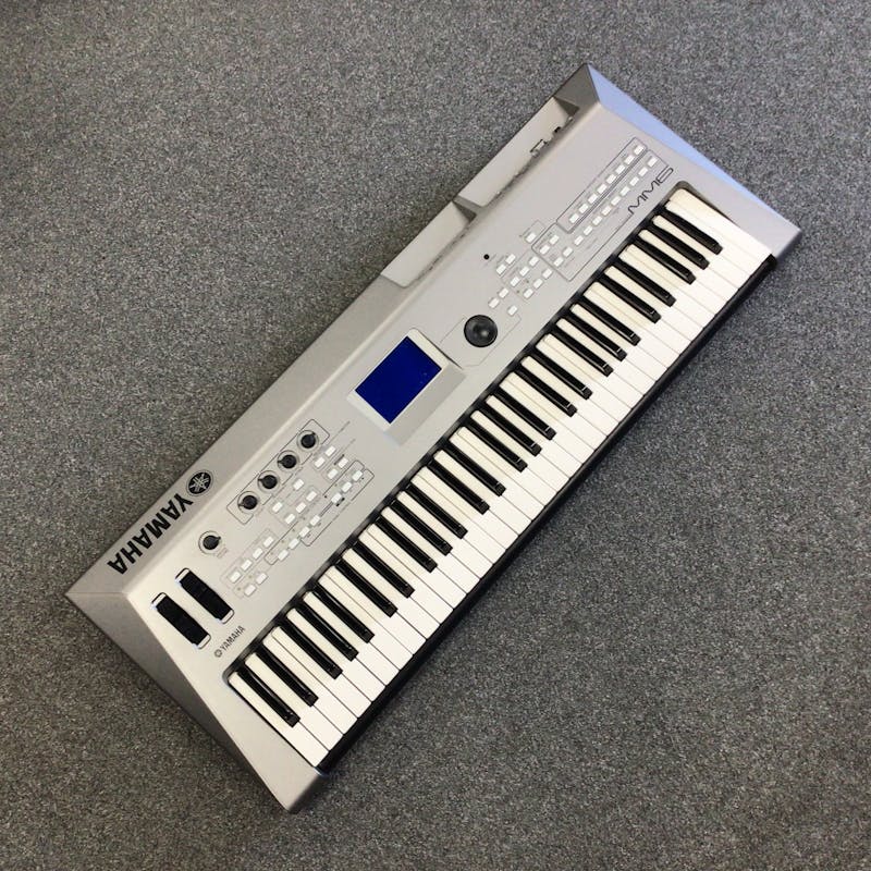 Yamaha 61-Key MOTIF Music Production Synthesizer