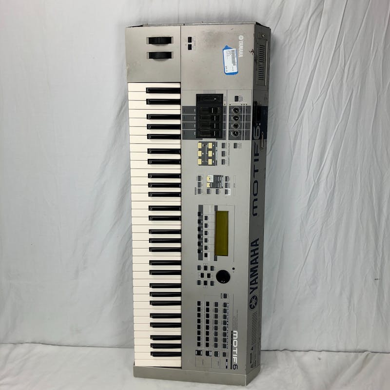 Used Yamaha MOTIF 6 Synthesizers 61-Key Synthesizers