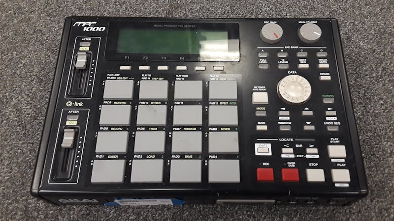 Used Akai MPC 1000 Drum Machines Drum Machines