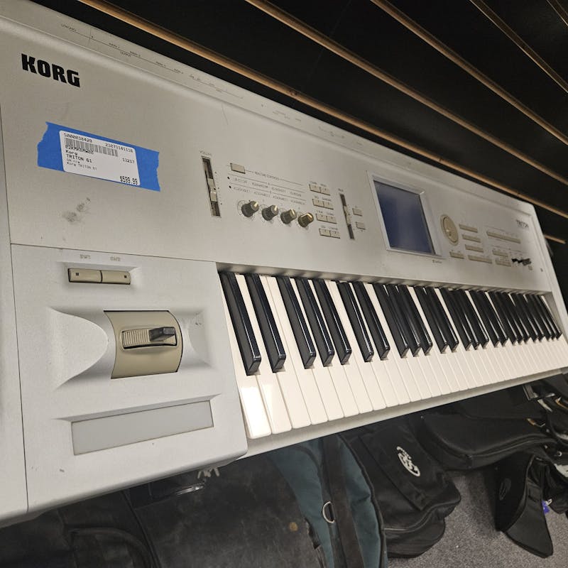 Used Korg TRITON 61 Keyboards 61-Key