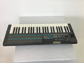 Used Korg POLY-800 MK1 Synthesizers 49-Key