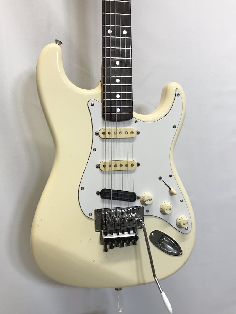 Used Fender Stratocaster MIJ 1989 Electric Guitars White