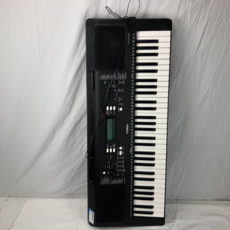 Used Yamaha PSR-E373 Keyboards 61-Key Keyboards