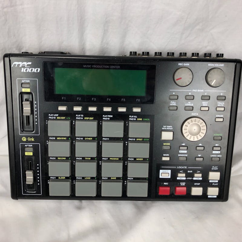 Used Akai MPC1000-BK Synthesizers Compact